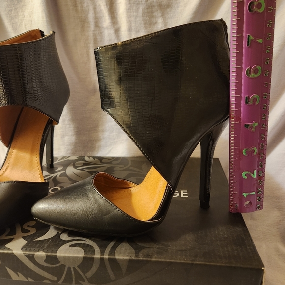 Foreign Exchange Black 7.5 Zip Heels - Picture 1 of 11